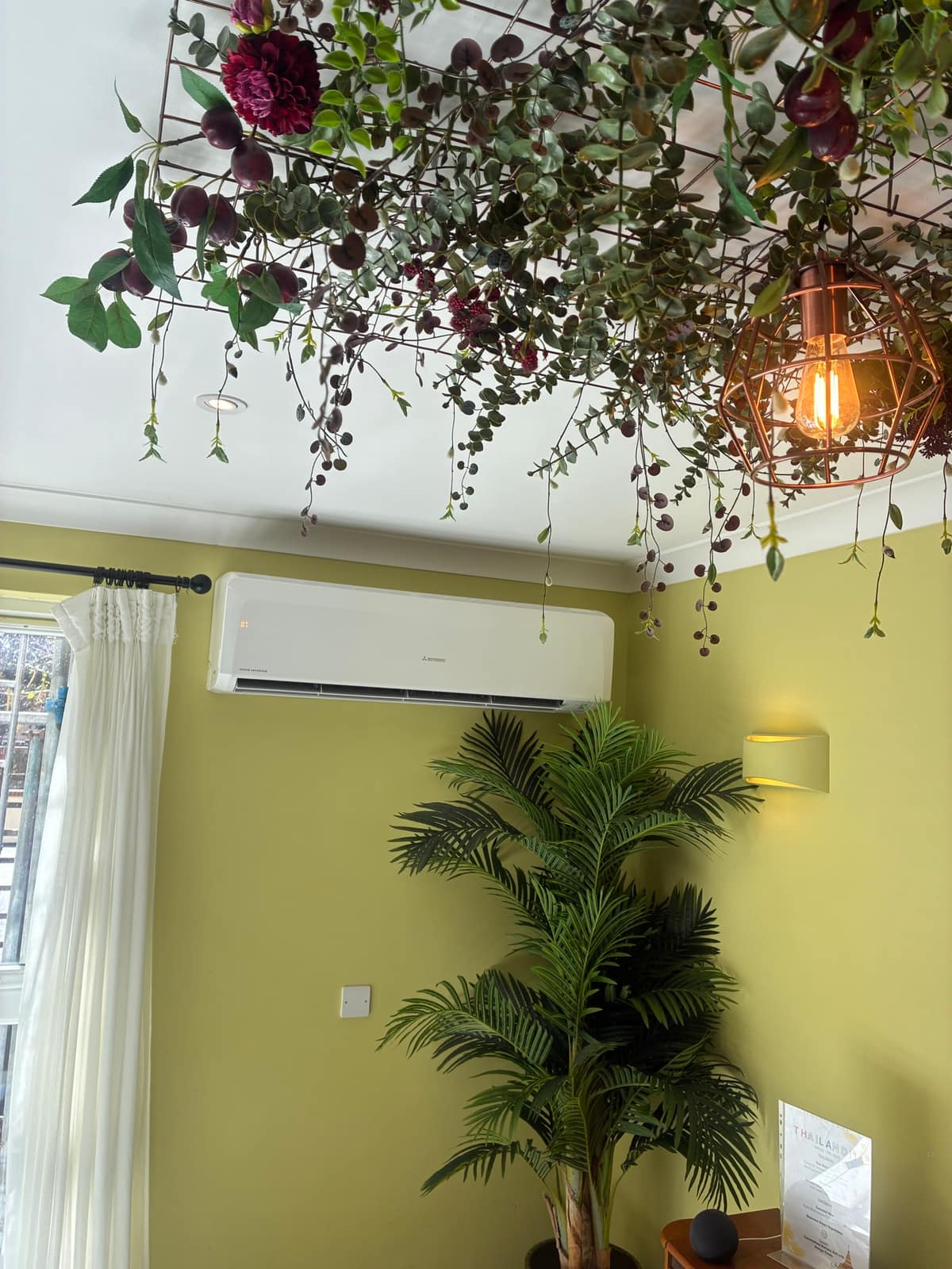 Wall-mounted indoor air conditioning unit installed in a domestic room